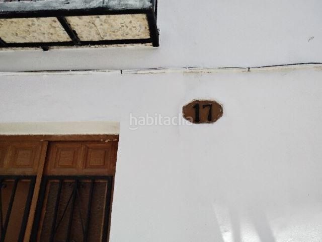 Foto 1c2909a9-7000-420a-a3f3-cae0e37f4621. Casa adossada a calle estacion a Almogía