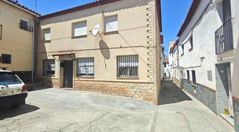 Foto b81ff39a-a7cc-455d-8833-cfc2288ff9d2. Casa adossada a calle larga a Guadix
