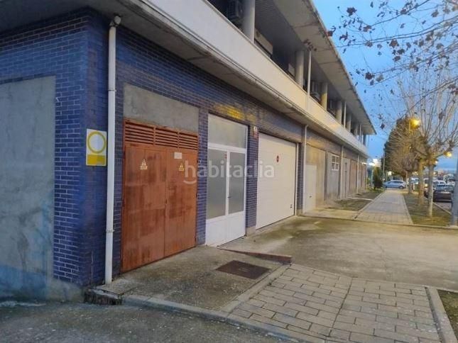 Foto b0d20baf-fdd8-498d-a3a7-e29267d29691. Local comercial a calle polig la mora 2a a Cistérniga