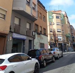 Flat in Calle calle vinaros 25. Se vende piso okupa en calle vinaros 25 de hospitalet de llobreg