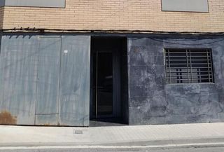 Local Comercial en Calle calle sant ramon 24. Se vende local comercial okupa en c calle sant ramon 24 de s