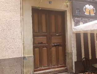 Appartamento in Calle ramiro el monje 18. Se vende piso okupado en c ramiro el monje 18 de huesca