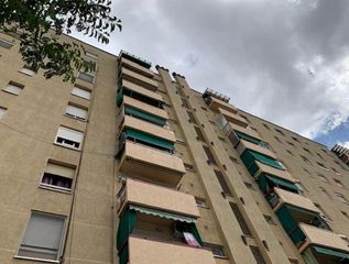 Appartement à Carrer drapaires dels 1. Se vende piso okupa en c drapaires 1 de sabadell, barcelona.