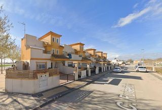 Casa adosada en Calle ruiseñor 40. Se vende casa adosada okupa en c ruiseñor 40 de torrepache