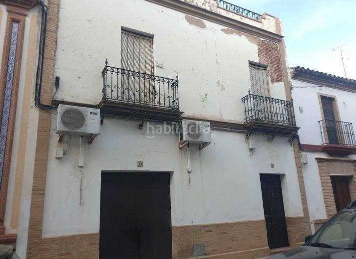 Foto d569b62f-cc5f-4cd6-b3b3-87836ec59300. Casa adossada a calle san fernando 7 a Lora del Río