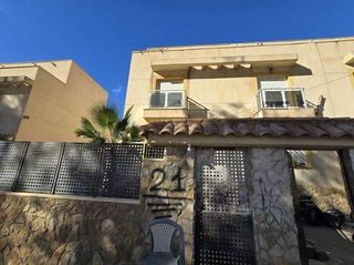 Casa en Calle Del Cementerio  141