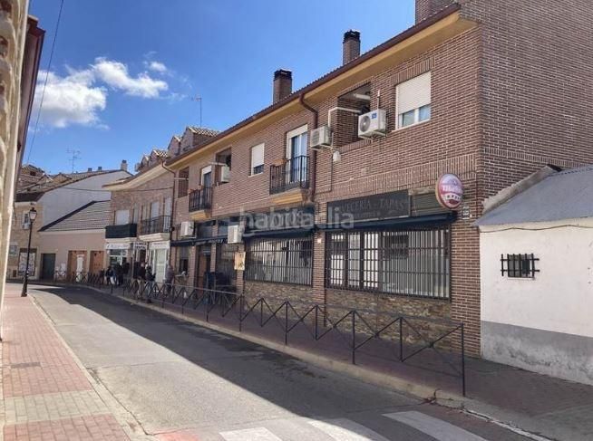 Foto 410dbdf4-a04f-431b-97a1-46766bd2d967. Local comercial a calle lavaderos a Yeles