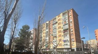 Flat in Calle jose de cadalso 82. Se vende piso okupa en c jose de cadalso 82 de madrid