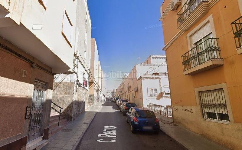 Foto f1b41197-48e0-4357-9feb-9085525e506d. Pis a calle fragata 2 a La Chanca - Pescadería Almería