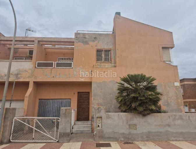 Foto 43a59f28-f811-465a-a017-851c3f8d75e5. Casa adosada en calle belmonte 2 se vende casa adosada okupada en calle belmonte nº 2 almería en Roquetas de Mar