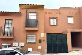 Casa a schiera in Calle alcala. Se vende casa adosada okupa en alcala algeciras cádiz