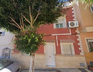 Pis a Calle capitana 51. Se vende inmueble alquilado en almería