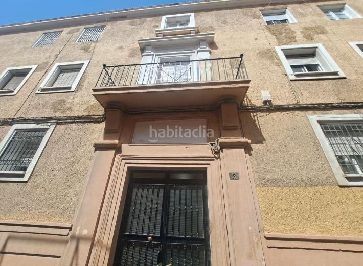 Foto 43997048-8f78-46f7-b0c4-24460e6f7044. Pis a calle sales a La Chanca - Pescadería Almería