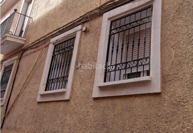 Foto b6d0fb38-83c8-4b0f-bb48-6996064ca282. Pis a calle sales a La Chanca - Pescadería Almería