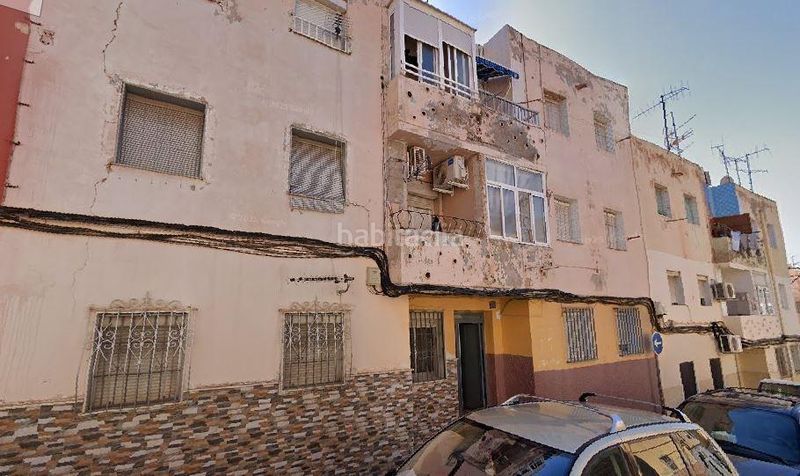 Foto db246ea1-9b98-408e-817d-e054a53f4e41. Pis a calle remo 30 a La Chanca - Pescadería Almería