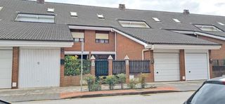 Maison à Calle ria de solia 9. Se vende casa okupada en c ria de solia 9 de astillero el cantab