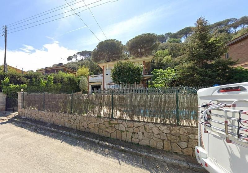 Foto 2ee4ebbf-678a-49a9-9dfd-ee4afd7eb217. Chalet in carrer sant esteve in Vilanova del Vallès