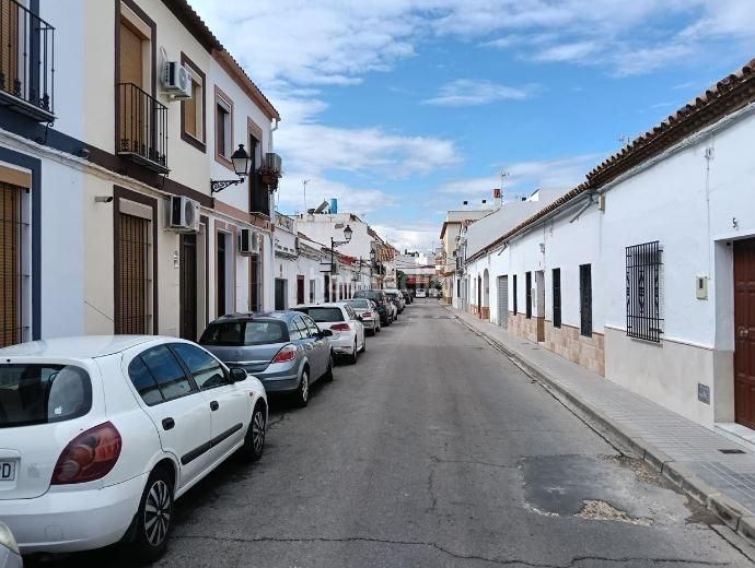 Foto 6022c576-087e-4d80-b659-9f84728c3420. Casa adossada a calle san fernando a Palma del Río