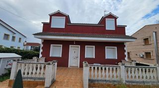 Casa adossada a Calle olmos 11. Se vende casa adosada okupa en c olmos 11 de méntrida