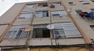 Piso en Calle calle alcalde bartolomé spottorno 53. Se vende piso okupa en c calle alcalde bartolomé spottorno