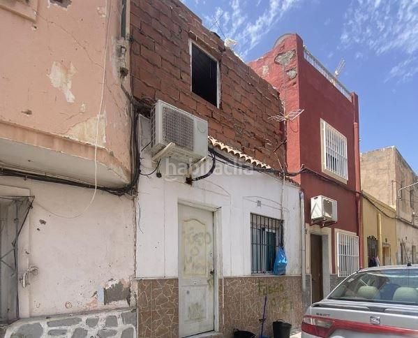 Foto 8f315a78-6a19-4045-af1e-a8ce86c03a28. Maison jumelée dans calle roquetas 11 dans La Chanca - Pescadería Almería