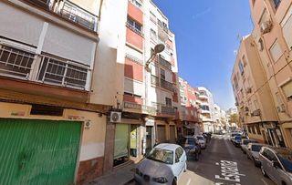 Flat in Calle españa 5. Se vende inmueble alquilado en almería