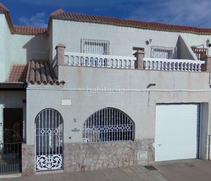 Foto 44532da1-6ed4-4206-b002-e066200d0f9c. Casa aparellada a calle traiña 5 a La Chanca - Pescadería Almería
