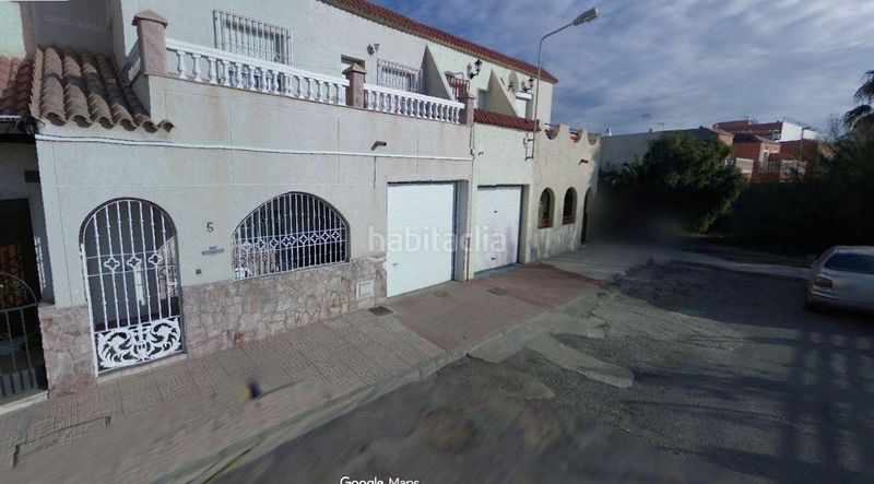 Foto 5aca27cb-7026-4f51-ae86-b2316bdf640f. Casa aparellada a calle traiña 5 a La Chanca - Pescadería Almería