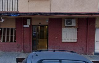 Pis a Sant jordi 115. Piso okupado en venta en ripollet barcelona.