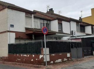 Maison jumelée à Calle pintor murillo. Se vende casa adosada okupa en c pintor murillo  de daganzo