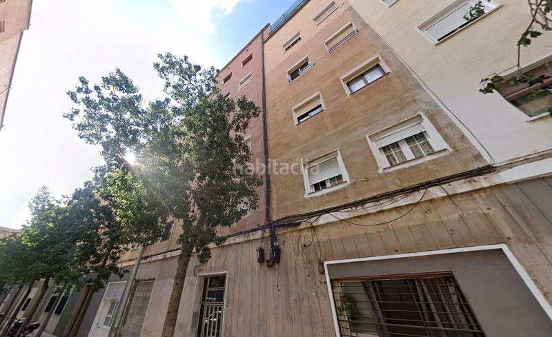 Foto 0e3512d4-b30c-47f3-96a0-ad051a081a1e. Pis a carrer cadi 10 a Turó de la Peira Barcelona