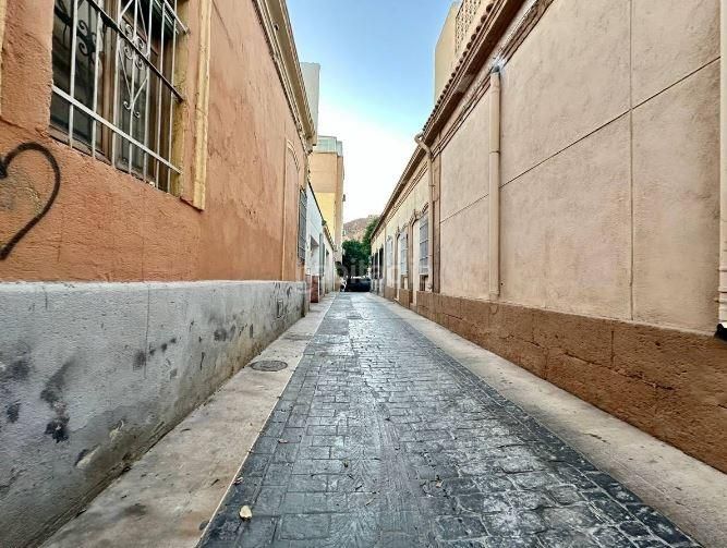 Foto a354e679-8f95-48a1-81f5-8d6e3cd2e2d7. Terreny residencial a calle corbeta 14 a La Chanca - Pescadería Almería