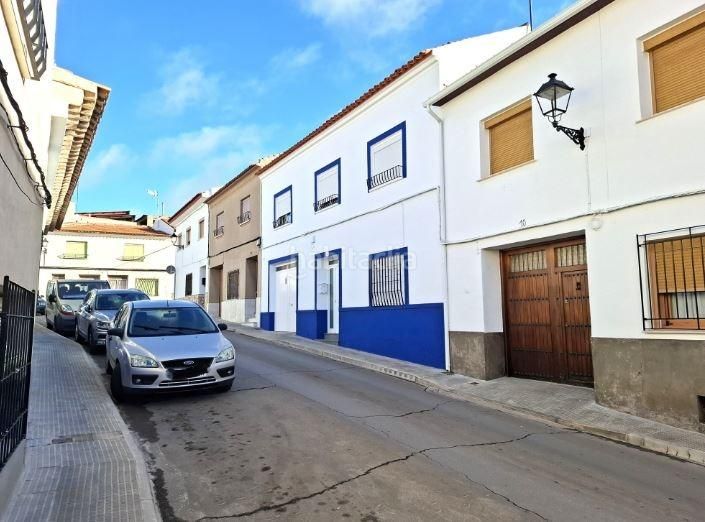 Foto ced8a79e-4413-46b6-83ed-e6479bd3a4dc. Casa adossada a calle santa ana a Campo de Criptana