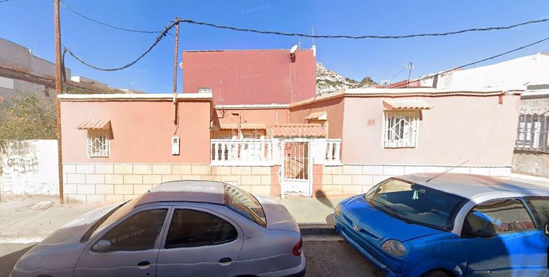 Foto 662d6065-4fca-4c30-8844-b1435304dc79. Casa adossada a calle ruano 19 a La Chanca - Pescadería Almería