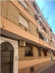 Flat in Avenida av de la estacion,54 esc e pl 0 pt d puente genil  54. Se vende piso okupa en c av de la estacion,54 esce pl0 pt