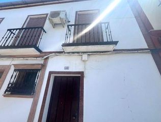 Pis a Calle aguas. Se vende piso okupado en calle aguas de pilas, sevilla.