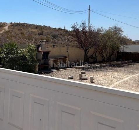 Foto dfed2024-81f9-4c6d-8170-2b148e66c243. Casa a basalto-garroferal 19 a Casco Antiguo - Sta. Cruz - Ayuntamiento Alicante