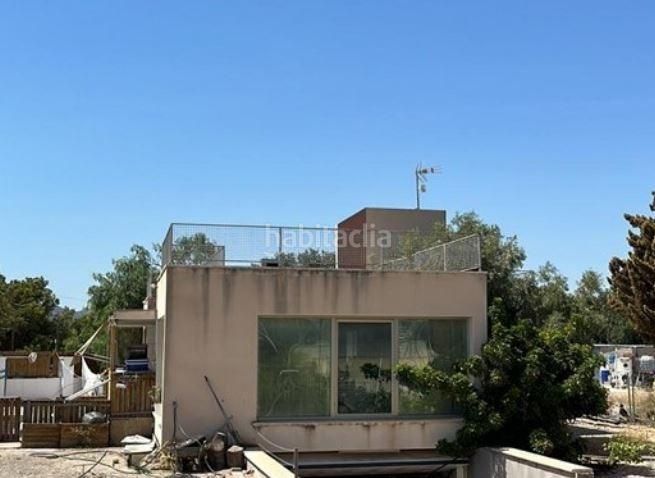 Foto fa7eaf36-f520-4dad-8709-2a705bb065c1. Casa a basalto-garroferal 19 a Casco Antiguo - Sta. Cruz - Ayuntamiento Alicante