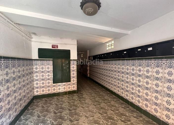 Foto 16bcf469-aa65-499c-b196-934cb64315ce. Pis a calle trinquete a La Chanca - Pescadería Almería