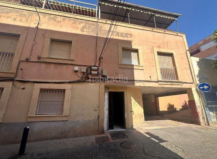 Foto 1b8d72dc-ea10-4413-ba7d-295d19cccc4c. Pis a calle trinquete a La Chanca - Pescadería Almería