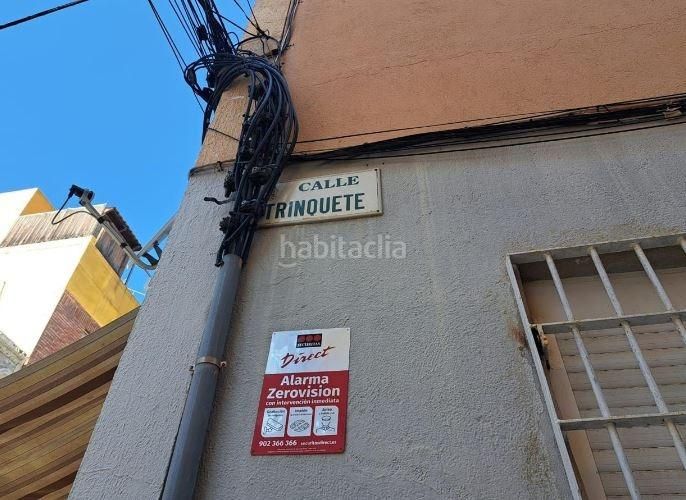 Foto 6d0ed77d-be8c-43a8-af4e-523a7f5cd6e6. Pis a calle trinquete a La Chanca - Pescadería Almería