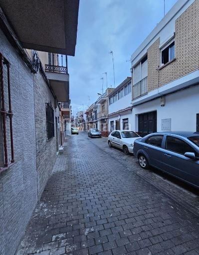 Foto 700df669-532a-4bfa-90fb-a746584a991f. Pis a calle costa y llobera a La Plata Sevilla