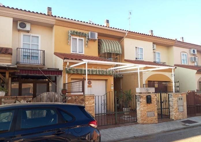 Foto 78074679-922d-4d9c-85d2-86a2c18cf68c. Casa adossada a calle lopez prudencio 20 a Almendralejo