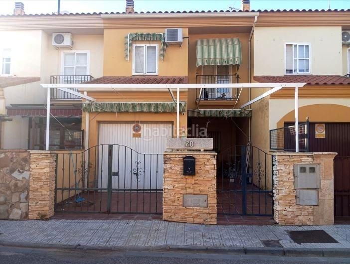 Foto 91a158d3-2abd-4efd-8969-81bf261074b6. Casa adossada a calle lopez prudencio 20 a Almendralejo