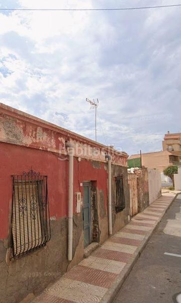 Foto a7ba5514-bc56-4b3f-88d0-00a6bf72c9f9. Casa pareada en calle antonio vallejo 7 se vende inmueble alquilado en Roquetas de Mar