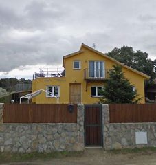Maison à Calle colmenar 11. Se vende casa okupada en calle colmenar nº 11 valdemorillo madri