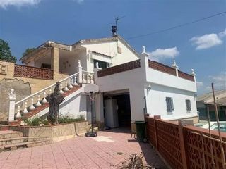 Haus in Segarra 10. Se vende casa okupada en segarra 10 de vacarisses barcelona.