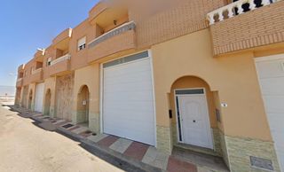Casa a Loja 12. Se vende casa independiente okupa en calle loja 12 de roquetas d