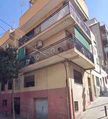 Geschäftsraum in Mozart 75. Se vende local okupa en calle mozart 75 de badalona, barcelona.