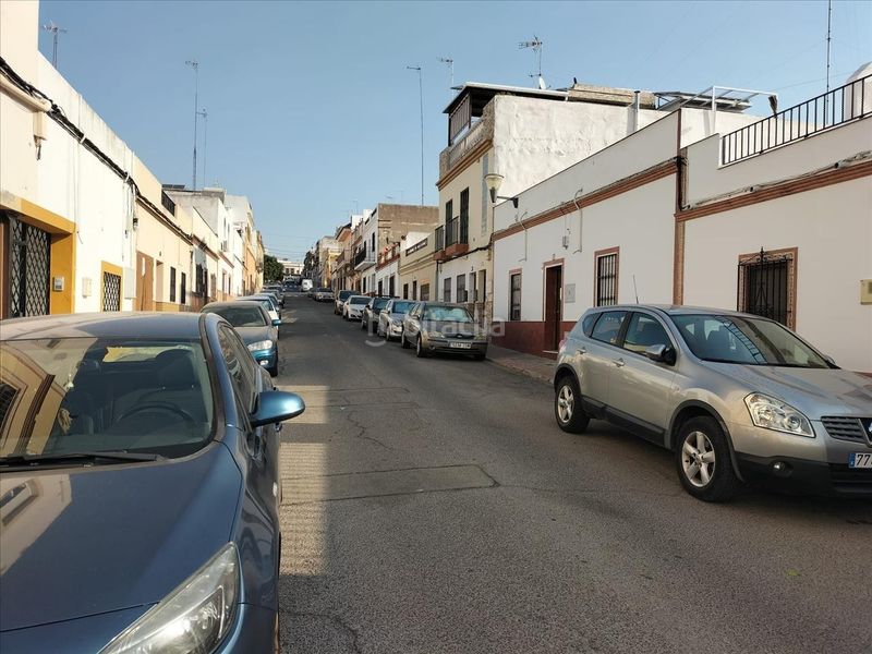 Foto e49c1192-696a-4675-a251-68cdf03448f7. Casa adossada a calle manuel de falla a La Paz Alcalá de Guadaira
